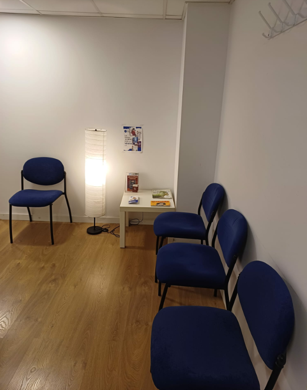 Psicólogo especializado en terapia psicológica para adultos y adolescentes